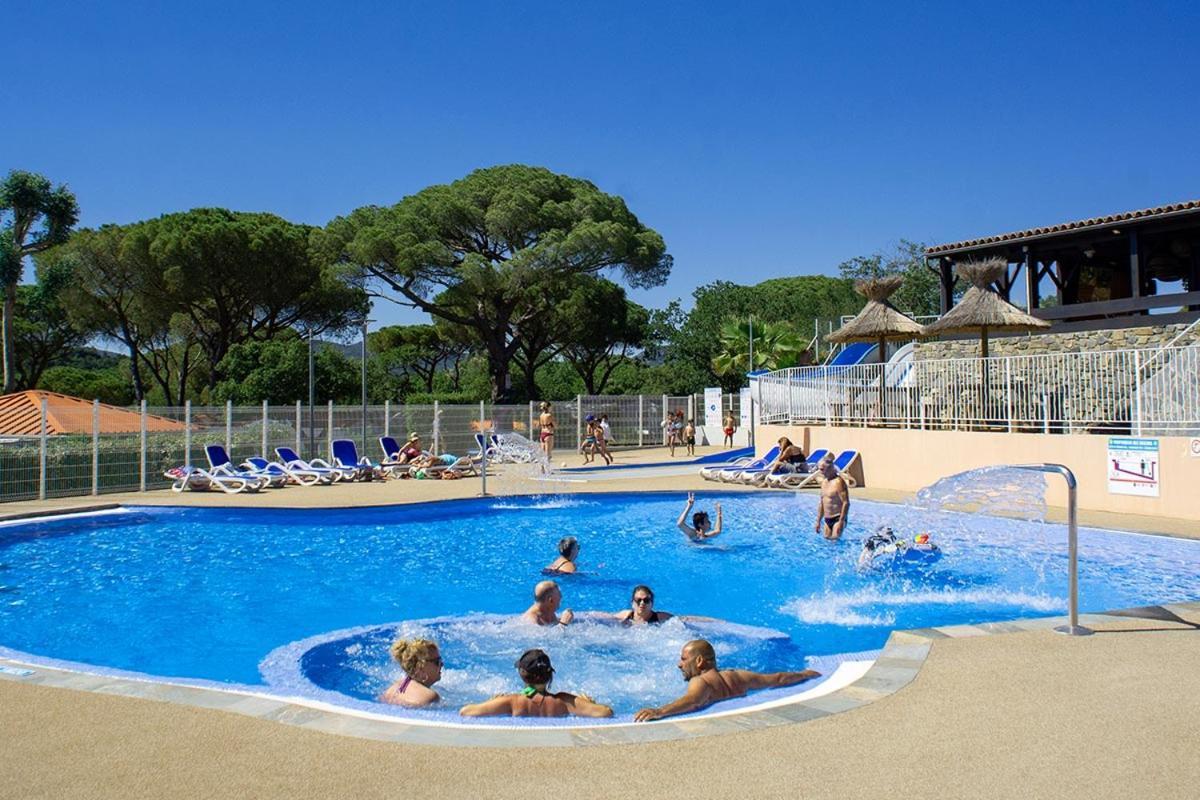 Bungalow Luxe 3 Chambres Surplombant Le Golf De St Tropez Gassin Buitenkant foto